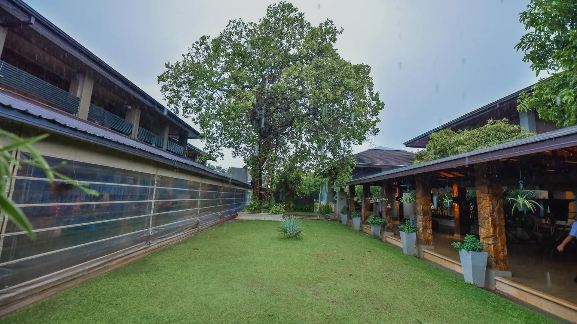 The Full Moon Hotel Katunayaka 5*,